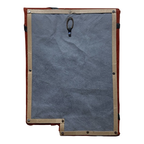 Rare Vintage Mid Century Wood Carving Framed on Velvet With Chain Detail - Picture 6 of 6